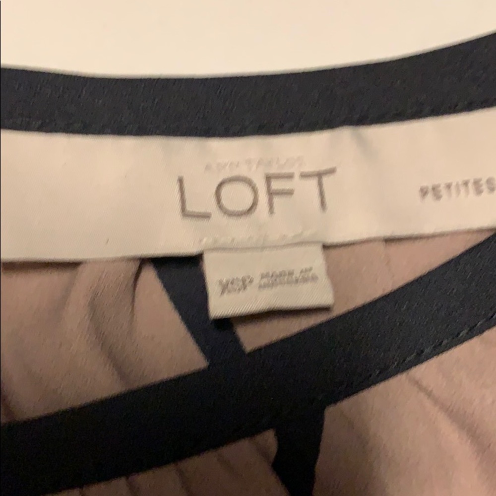 🎉SALE Ann Taylor Loft Blouse XSP🎉 - Picture 3 of 7
